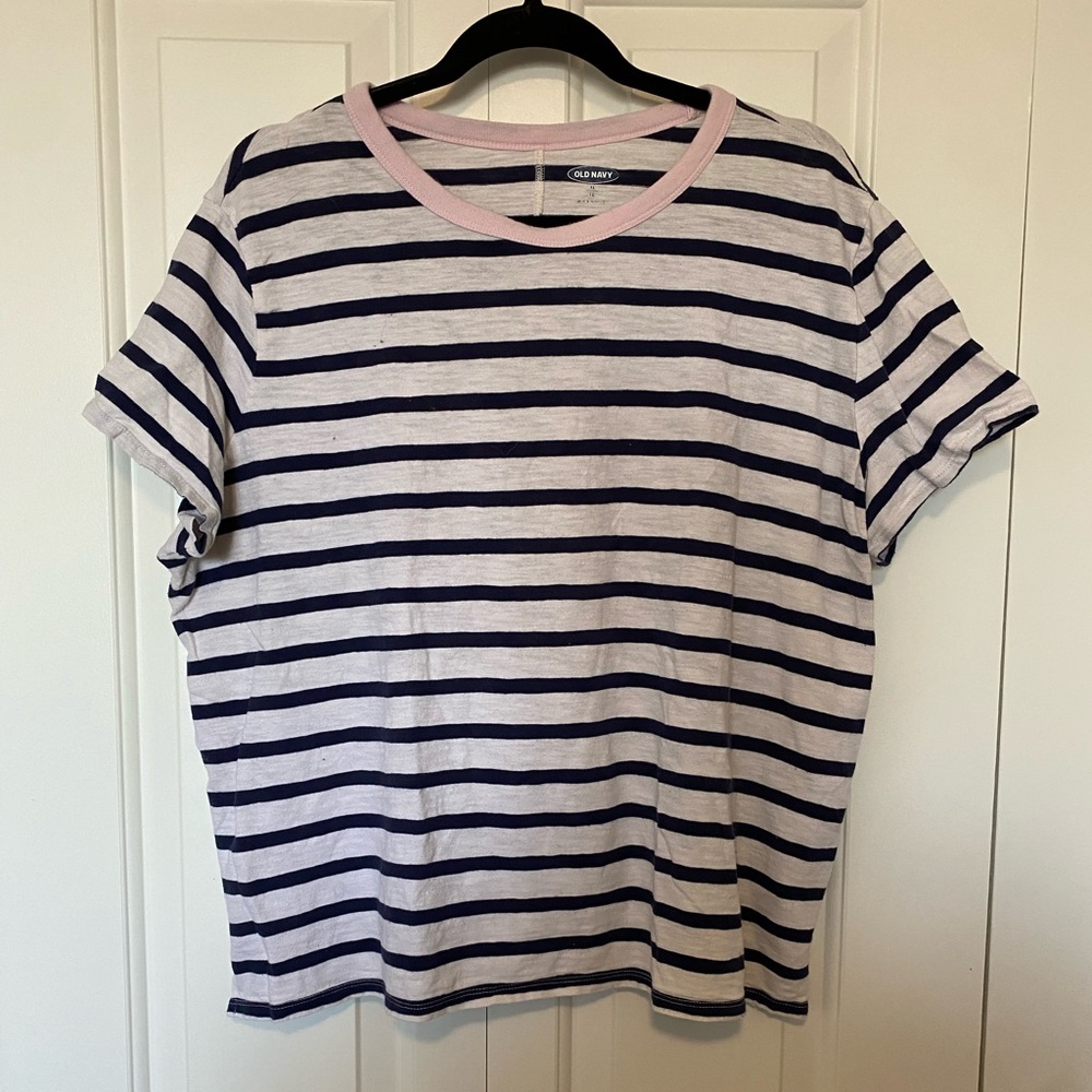 🎉5/$30 - Old Navy tee